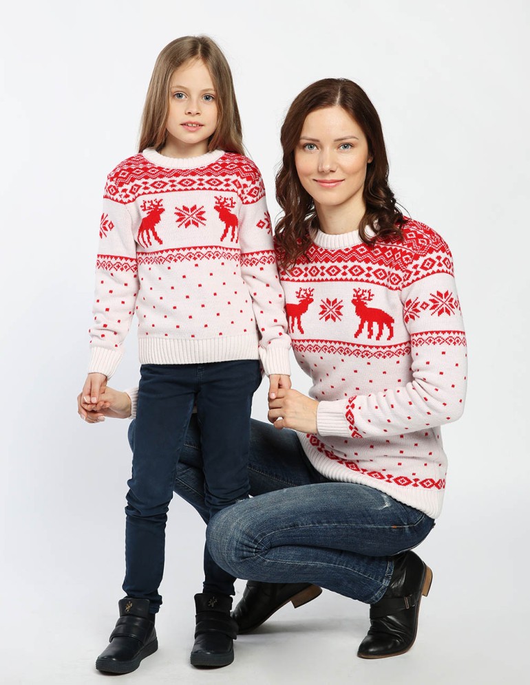 Свитеры с оленями для мамы и дочки - фото1