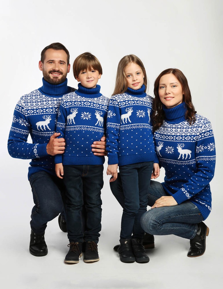 Свитеры с оленями для папы, мамы и двух детей - фото2