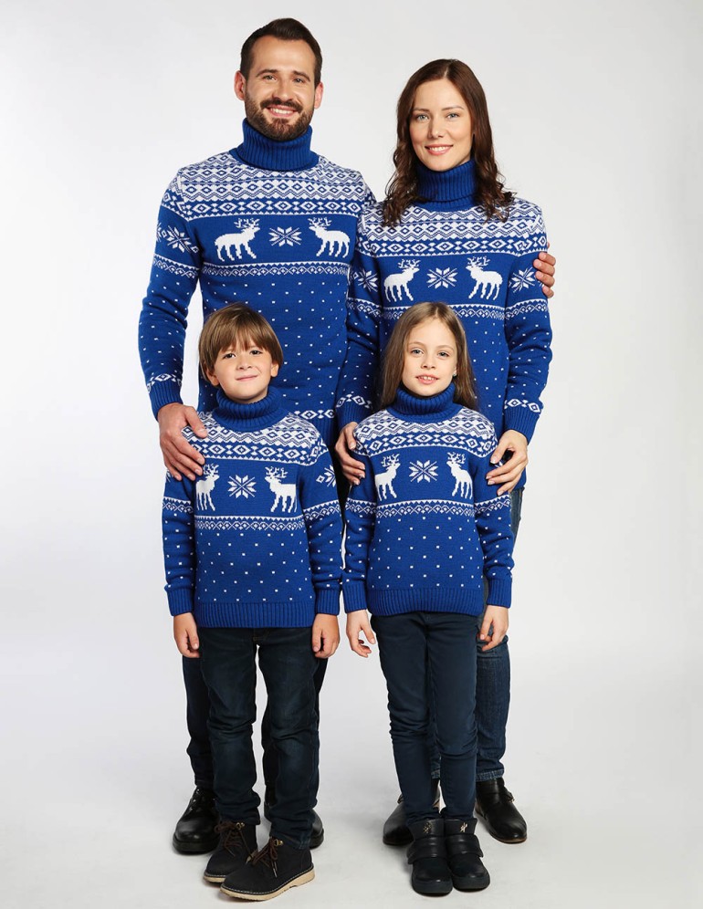 Свитеры с оленями для папы, мамы и двух детей - фото3
