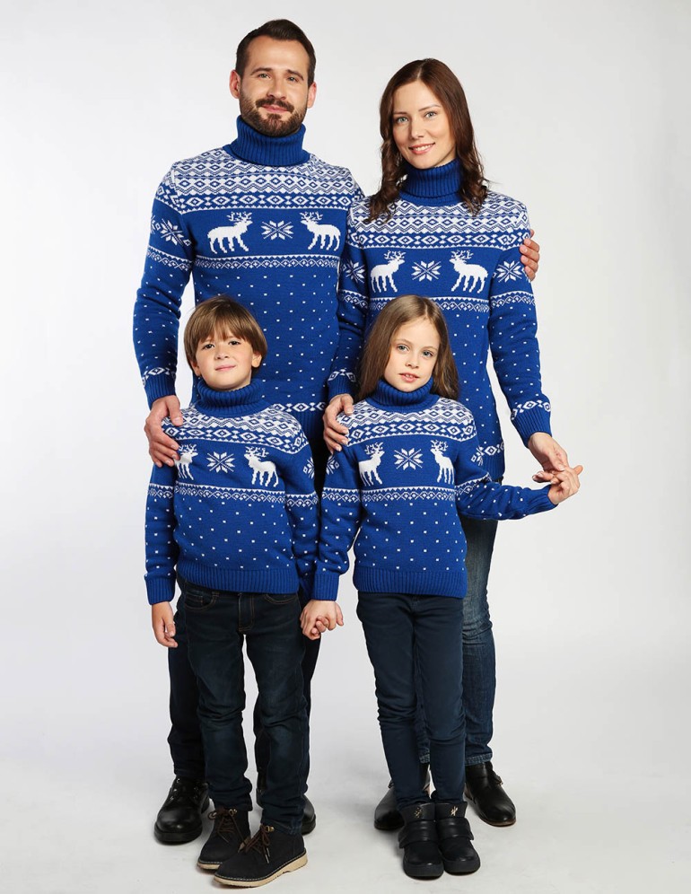 Свитеры с оленями для папы, мамы и двух детей - фото4