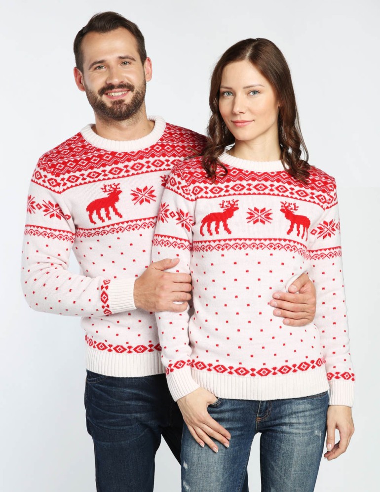 Мужской и женский свитеры с оленями - фото2
