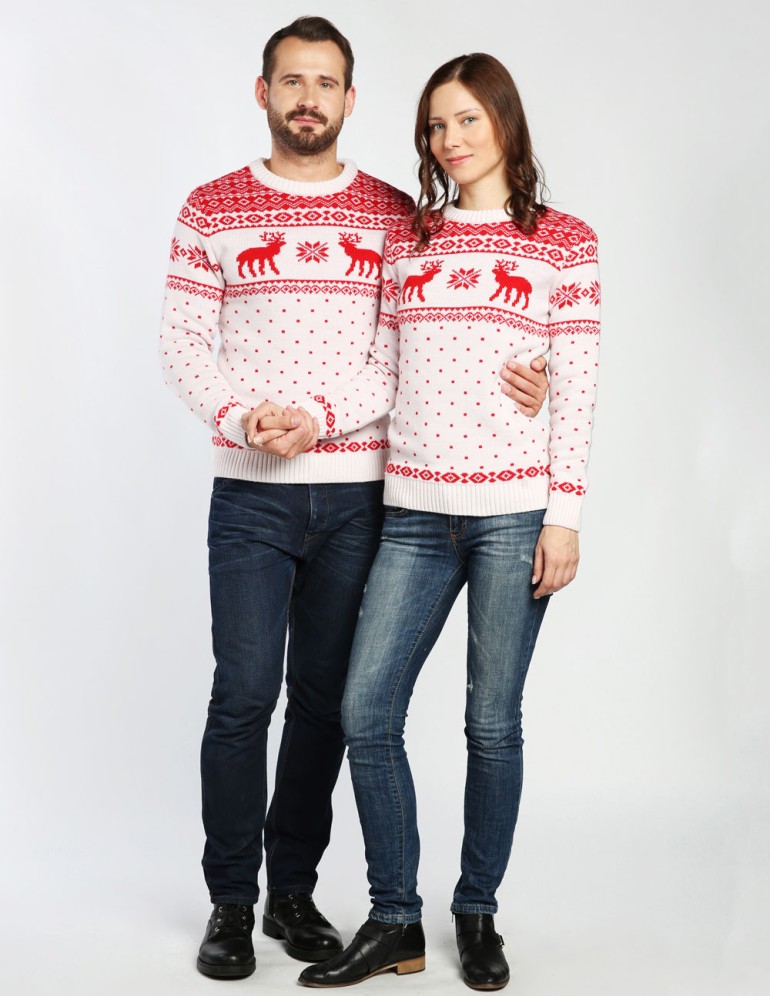 Мужской и женский свитеры с оленями - фото3