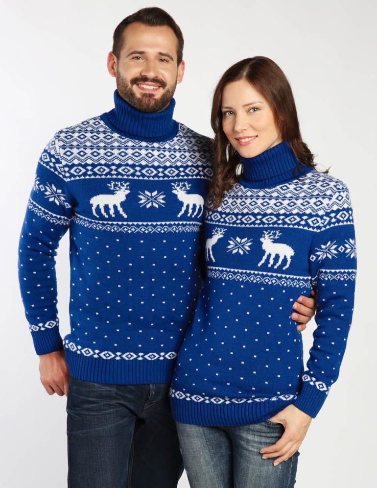 Мужской и женский свитеры с оленями - фото1
