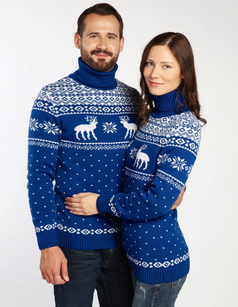Мужской и женский свитеры с оленями - фото2
