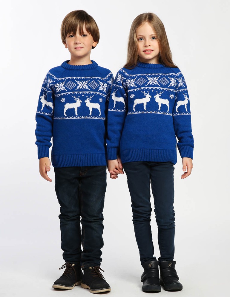 Детские парные свитеры с оленями в ряд - фото1