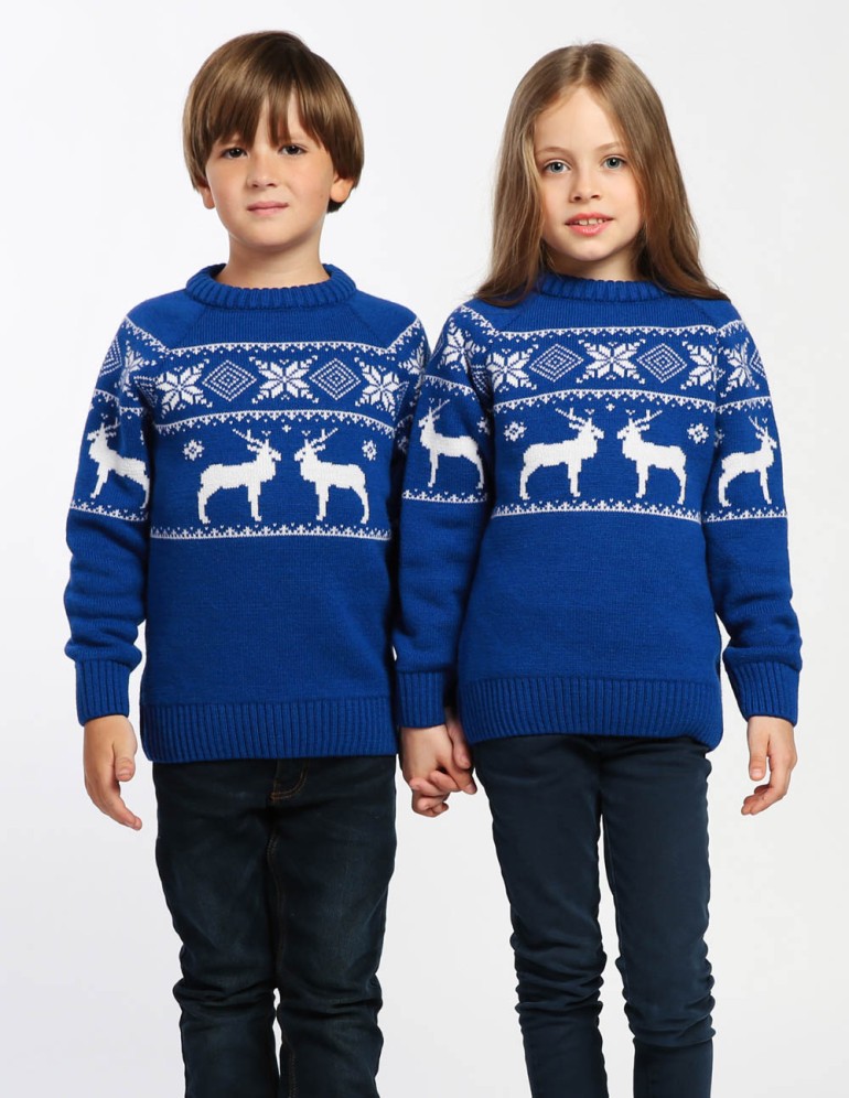 Детские парные свитеры с оленями в ряд - фото3