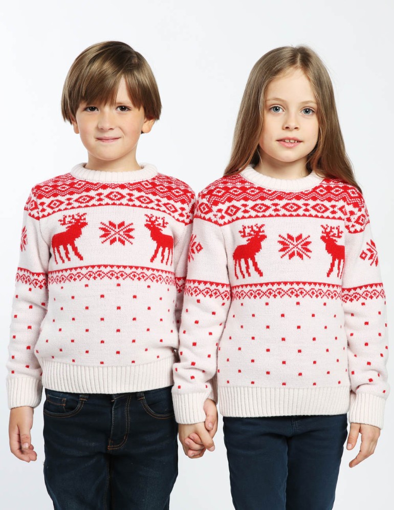 Детские парные свитеры с оленями - фото2