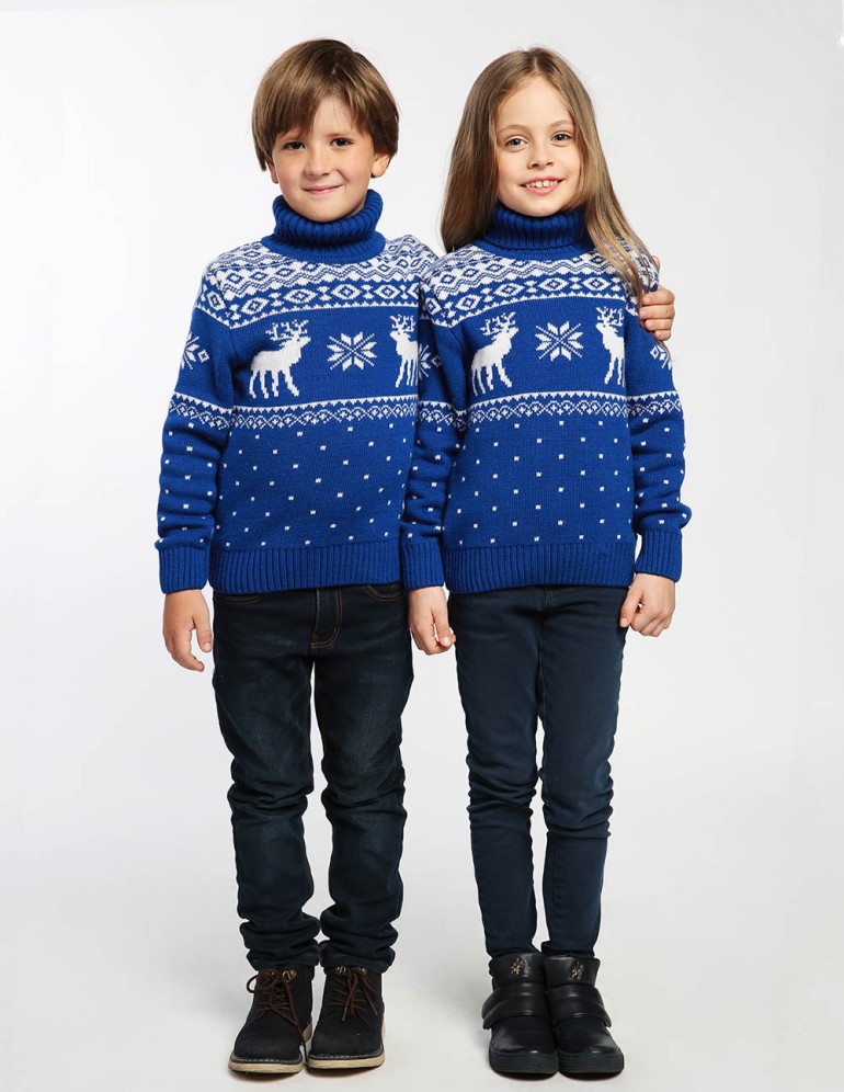 Детские парные свитеры с оленями - фото2
