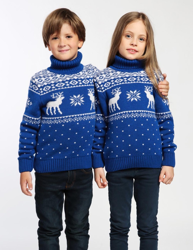 Детские парные свитеры с оленями - фото3
