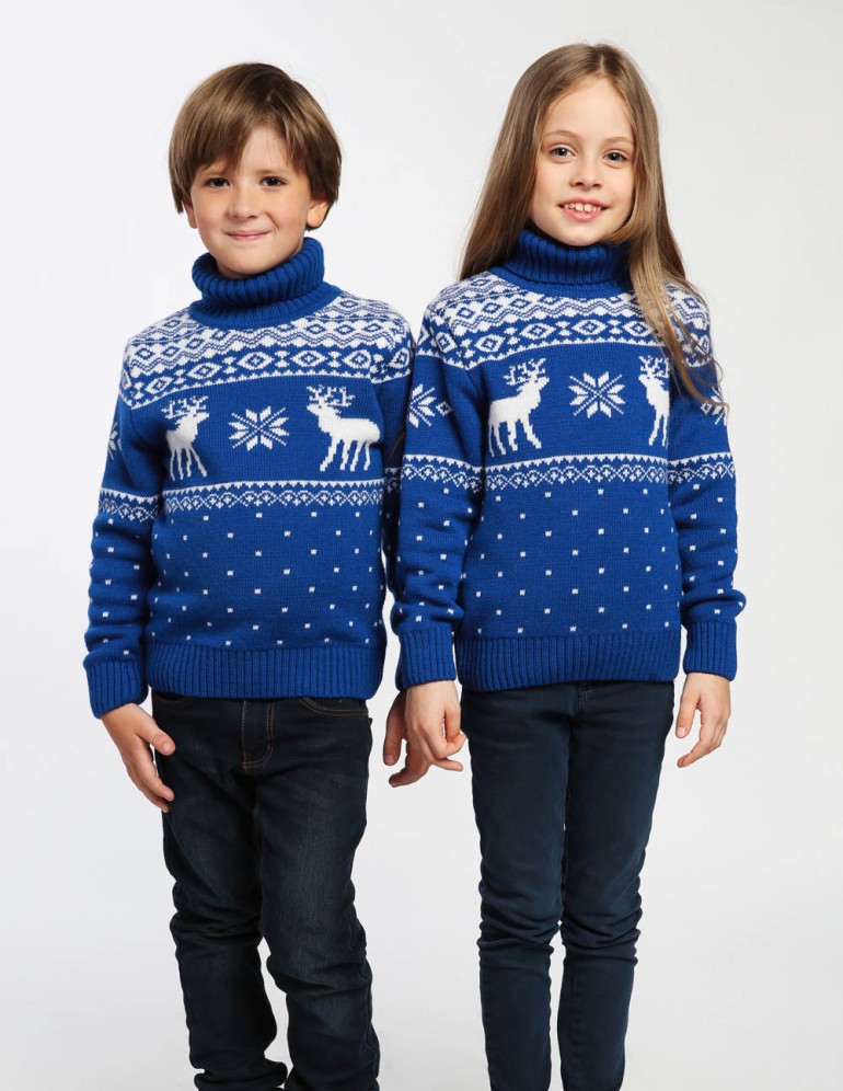 Детские парные свитеры с оленями - фото4