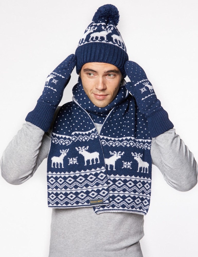 Мужские шапка, шарф и варежки с оленями - фото3