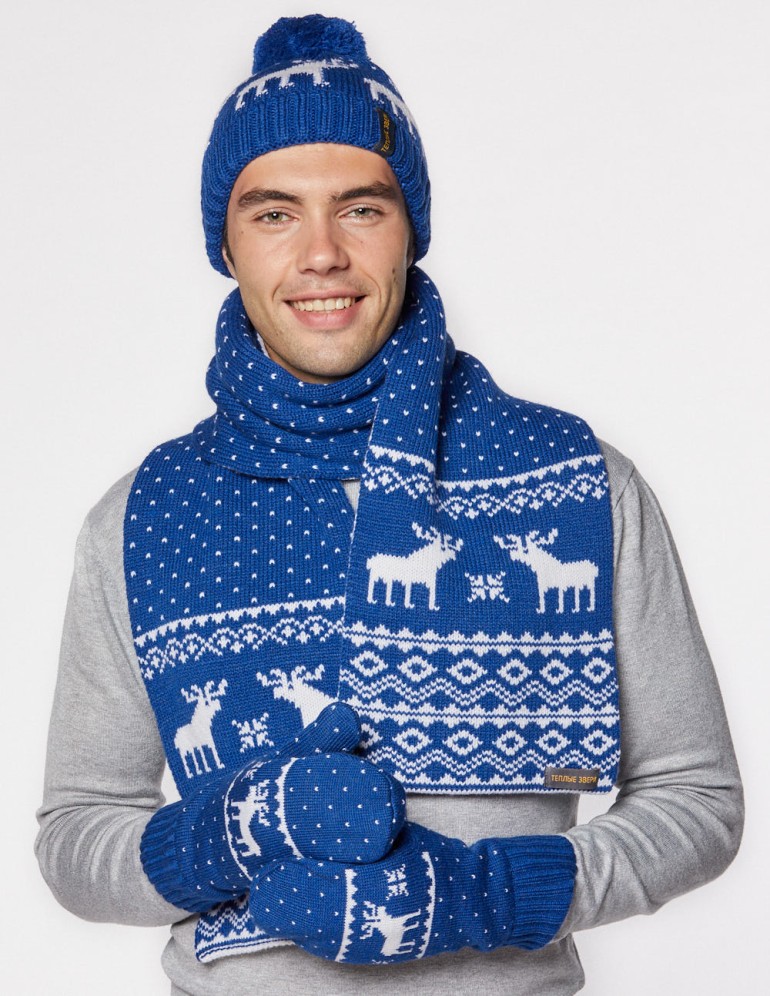 Мужские шапка, шарф и варежки с оленями - фото1