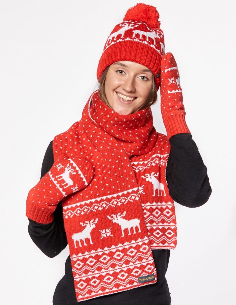 Женские шапка, шарф и варежки с оленями - фото1