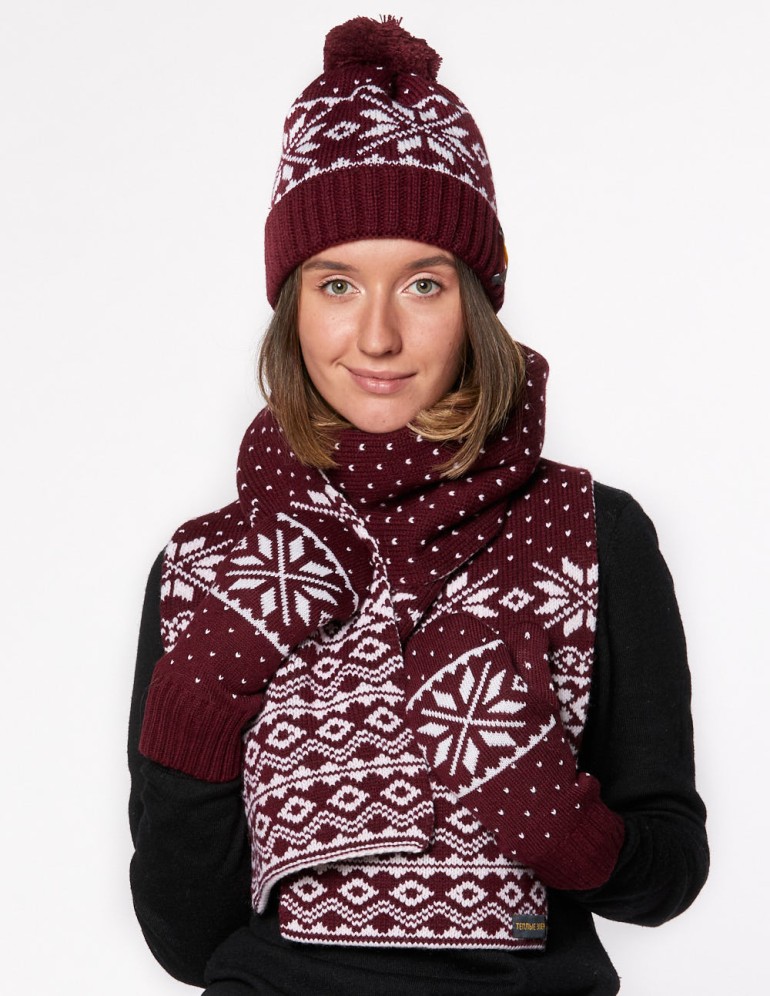 Женские шапка, шарф и варежки со снежинками - фото1