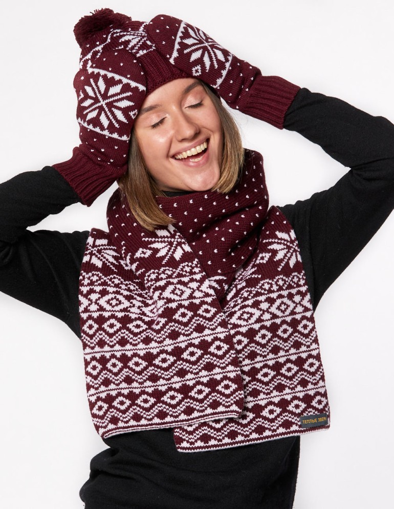 Женские шапка, шарф и варежки со снежинками - фото3