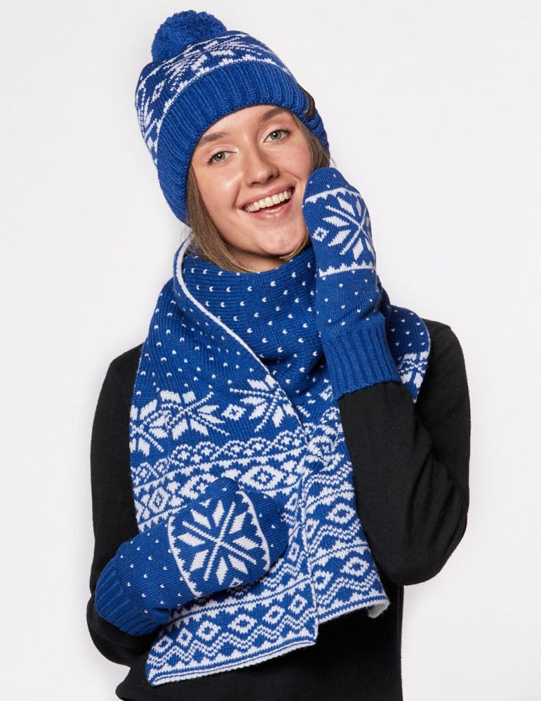 Женские шапка, шарф и варежки со снежинками - фото1