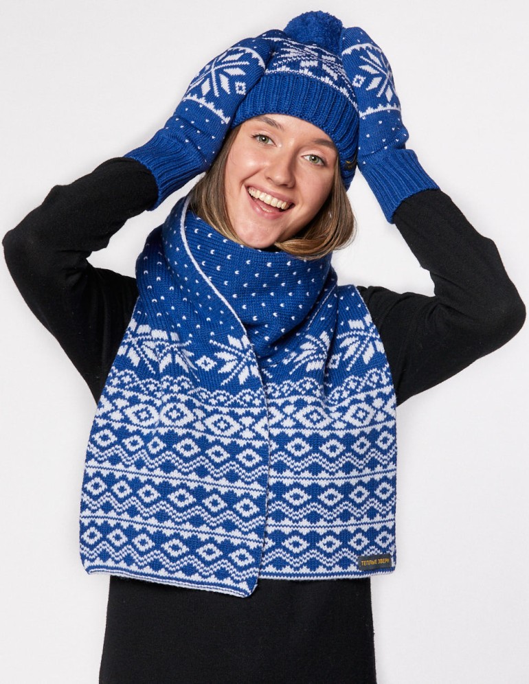 Женские шапка, шарф и варежки со снежинками - фото2