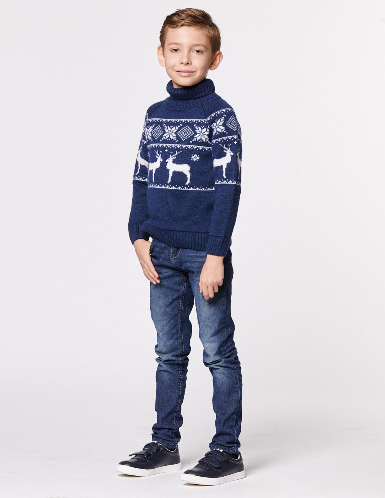 Детский свитер с оленями в ряд с горлом - фото4