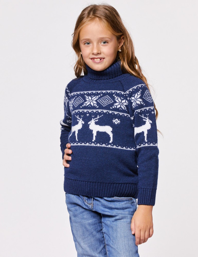 Детский свитер с оленями в ряд с горлом - фото1