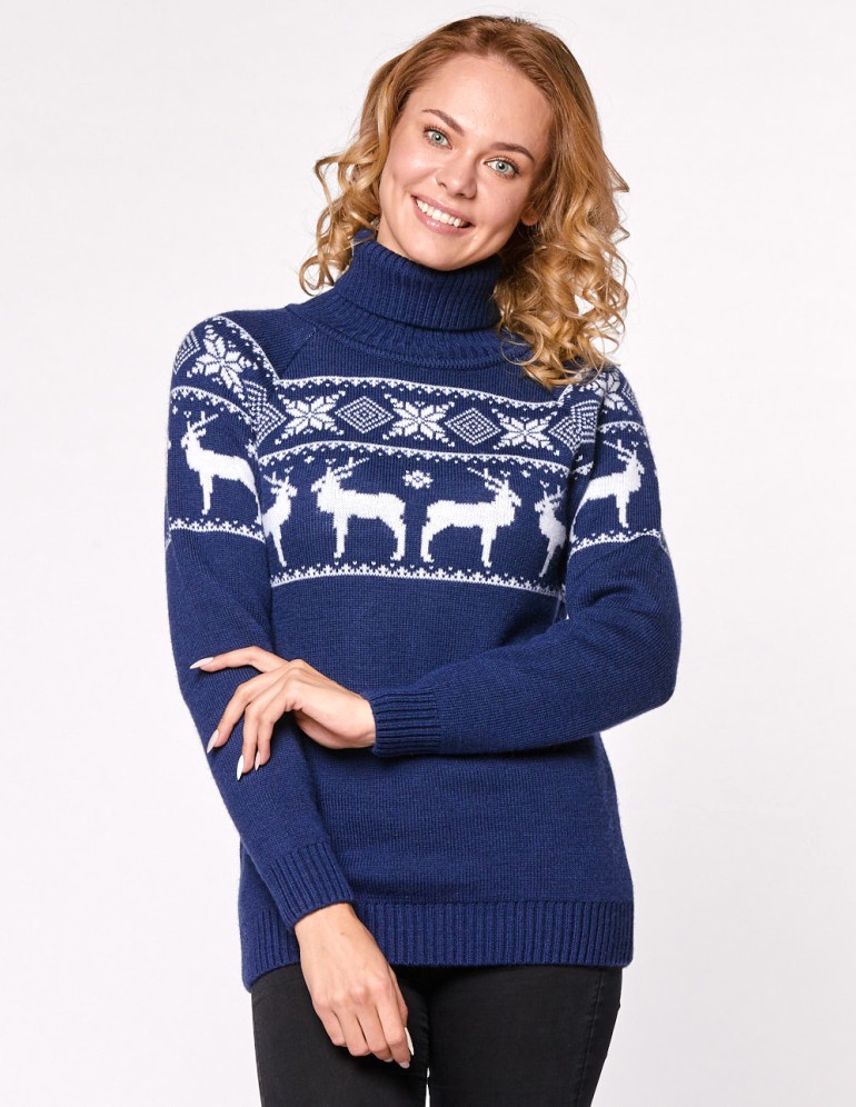 Женский свитер с оленями в ряд - фото1
