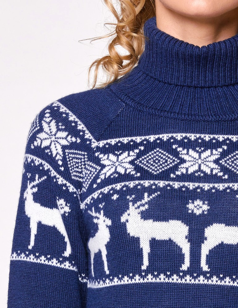 Женский свитер с оленями в ряд - фото2