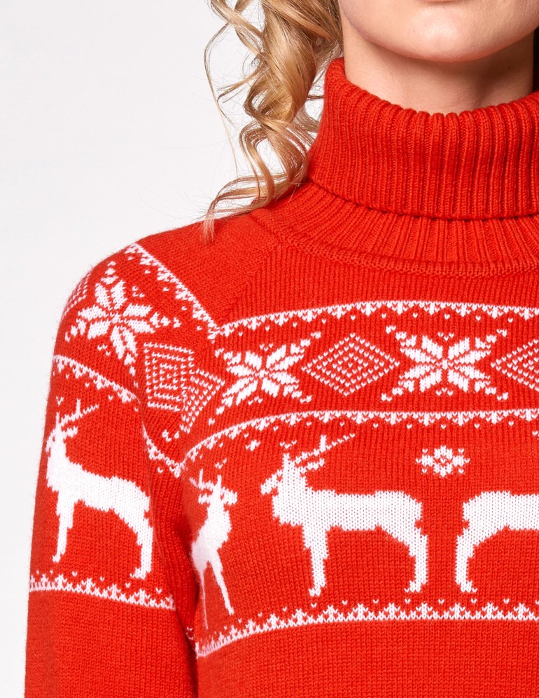 Женский свитер с оленями в ряд - фото2