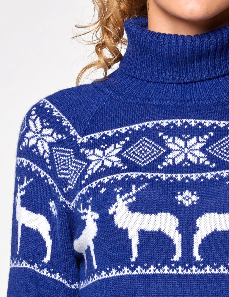 Женский свитер с оленями в ряд - фото2