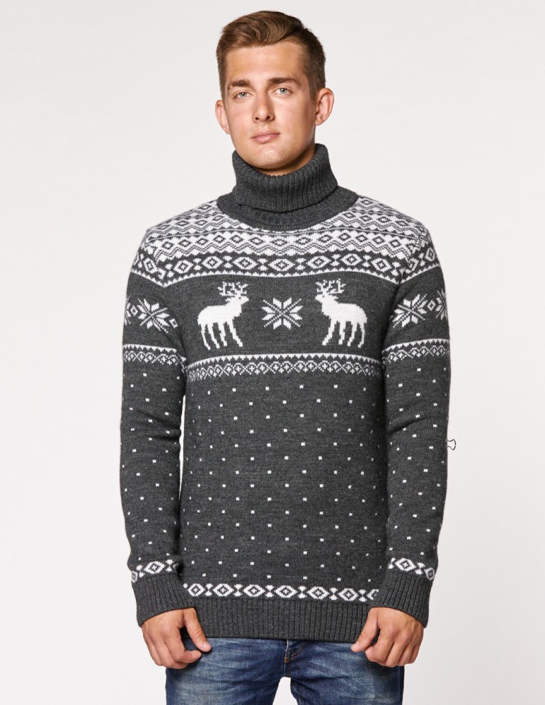 Мужской свитер с оленями c горлом - фото1