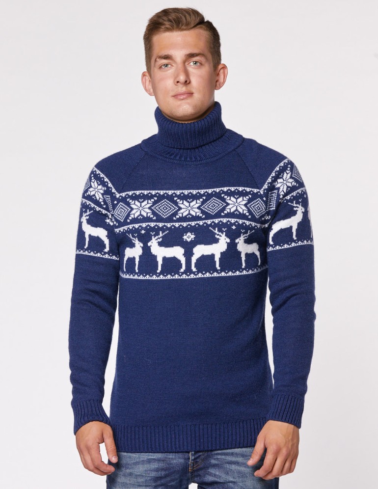 Мужской свитер с оленями в ряд с горлом - фото1