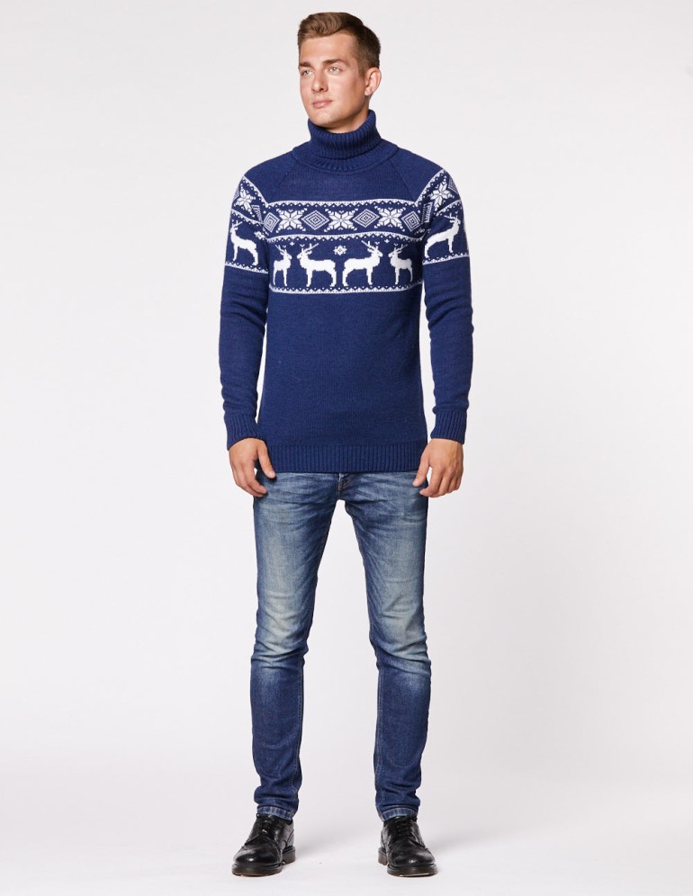Мужской свитер с оленями в ряд с горлом - фото4
