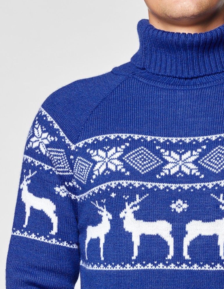 Мужской свитер с оленями в ряд с горлом - фото5