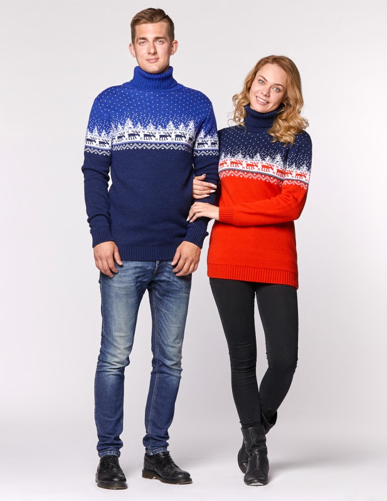 Мужской и женский свитеры с оленями в лесу - фото3