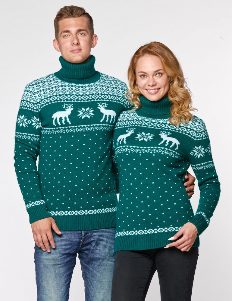 Мужской и женский свитеры с оленями - фото1