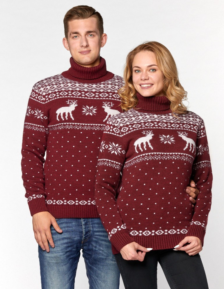 Мужской и женский свитеры с оленями - фото1