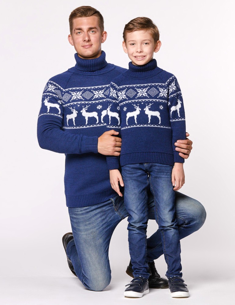 Свитеры с оленями в ряд для папы и сына - фото2
