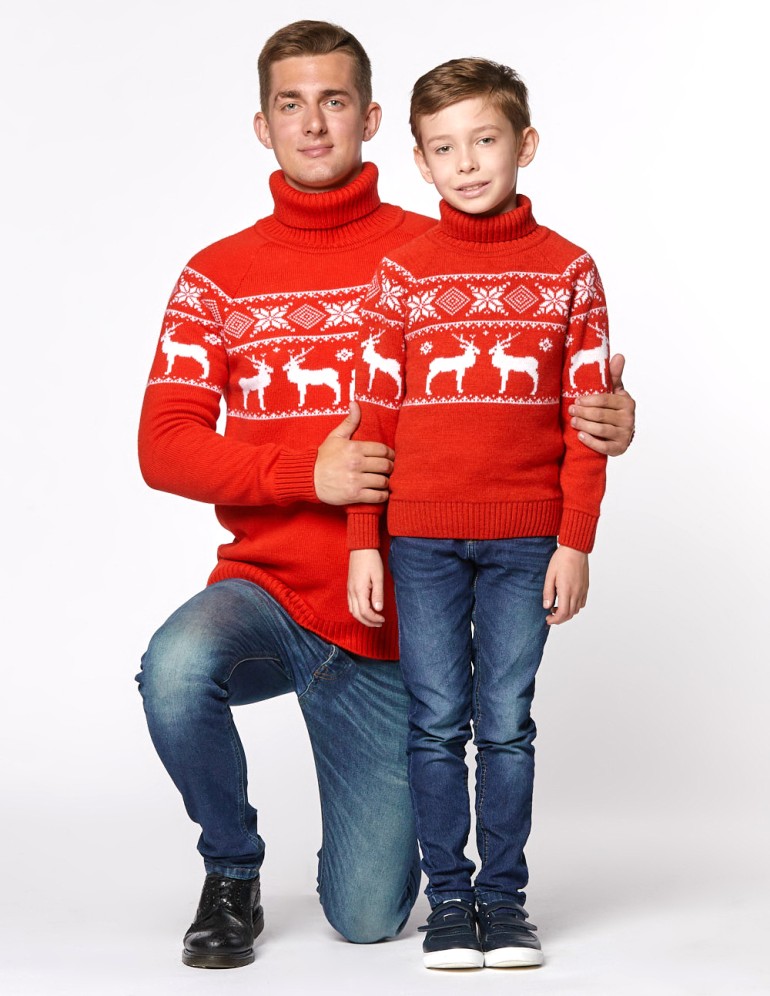 Свитеры с оленями в ряд для папы и сына - фото1
