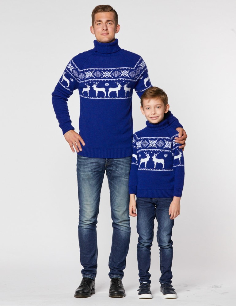 Свитеры с оленями в ряд для папы и сына - фото3