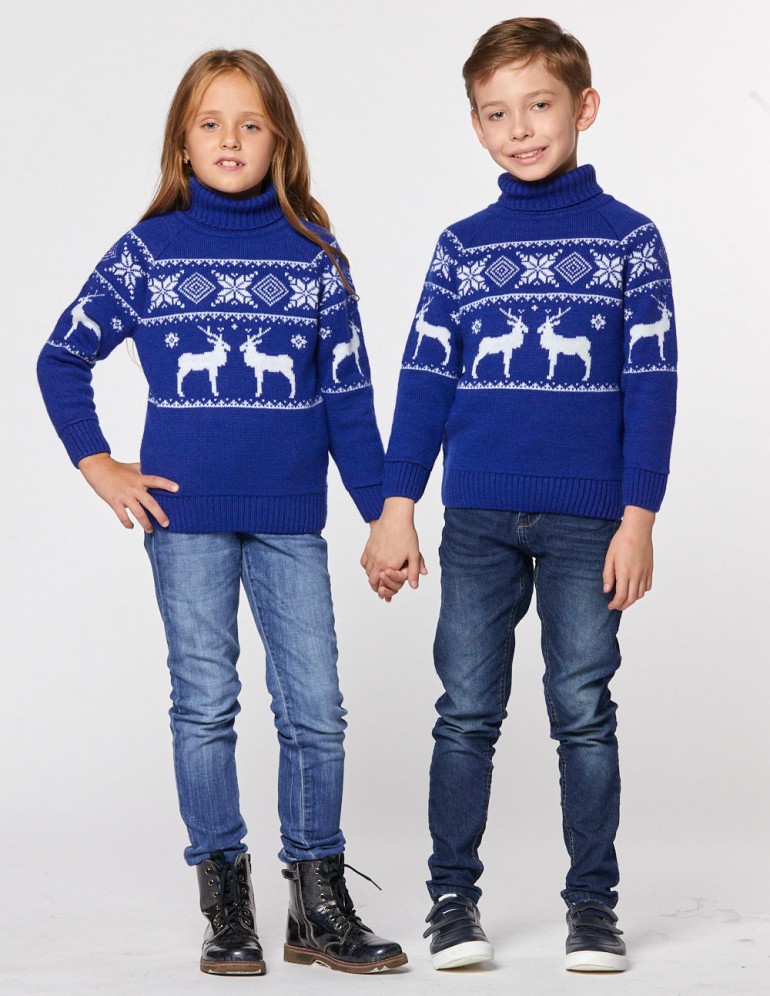 Детские парные свитеры с оленями в ряд - фото1