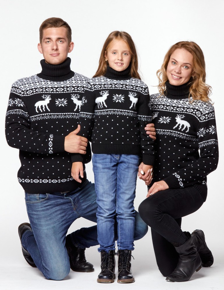 Свитеры с оленями для папы, мамы и ребёнка - фото2