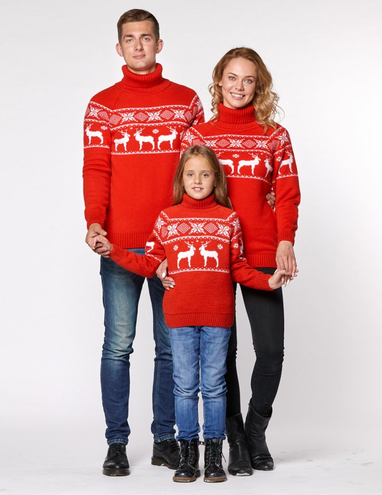 Свитеры с оленями в ряд для папы, мамы и ребёнка - фото4