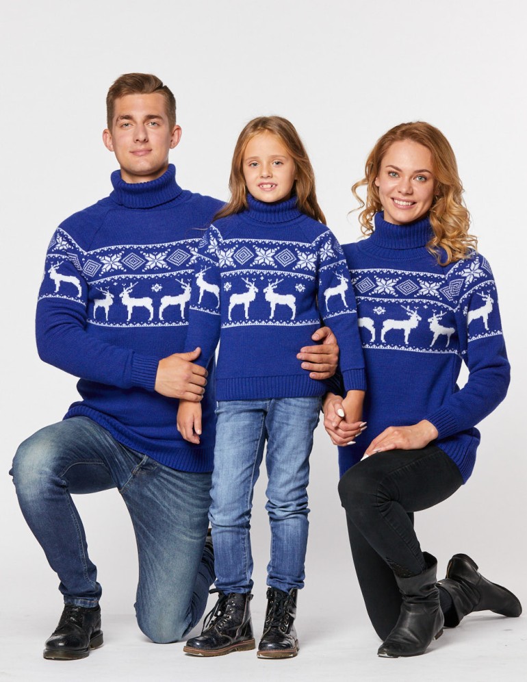 Свитеры с оленями в ряд для папы, мамы и ребёнка - фото1