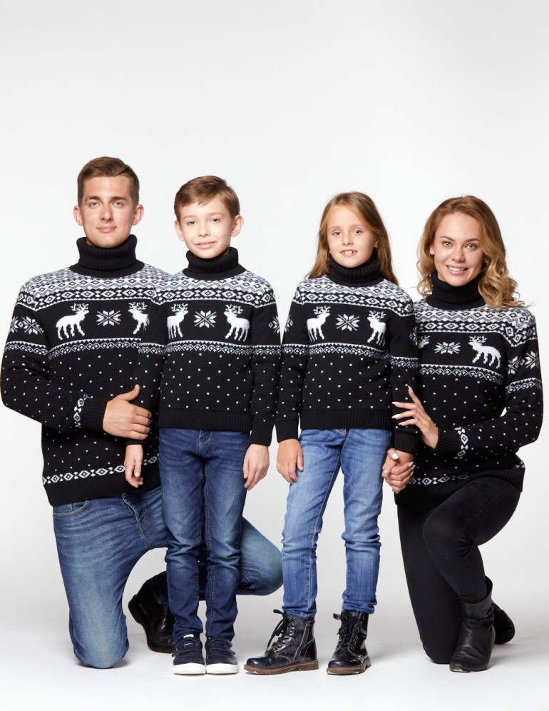 Свитеры с оленями для папы, мамы и двух детей - фото2