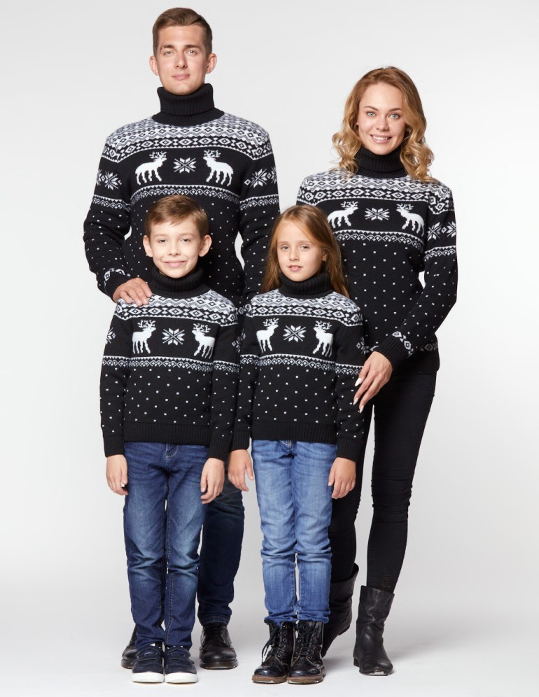 Свитеры с оленями для папы, мамы и двух детей - фото3