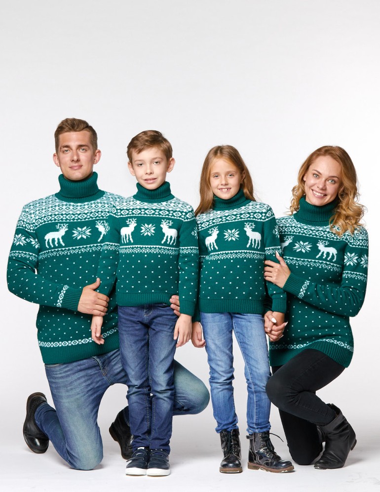 Свитеры с оленями для папы, мамы и двух детей - фото1