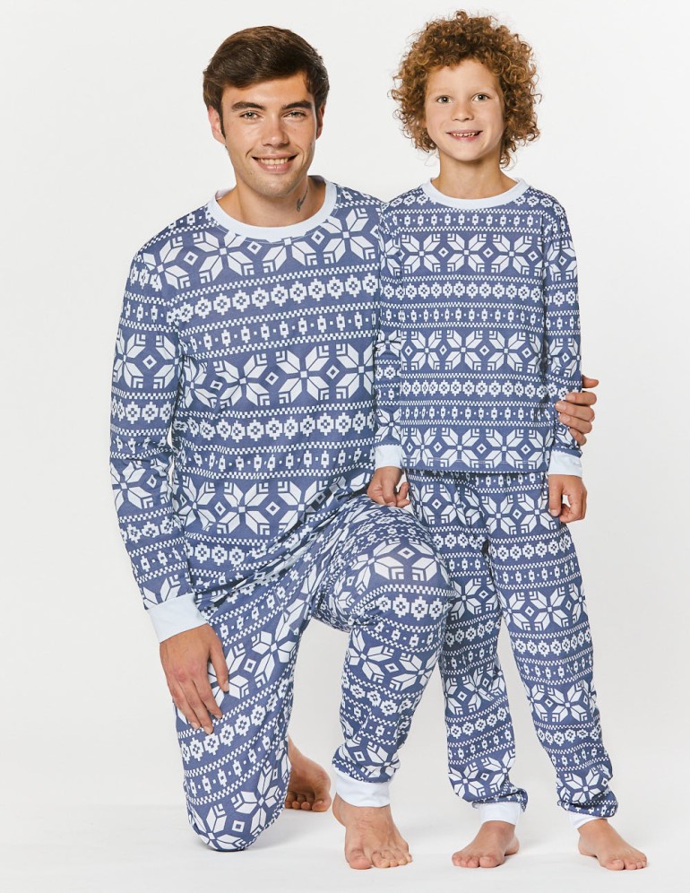 Пижамы со снежинками для папы и сына - фото1
