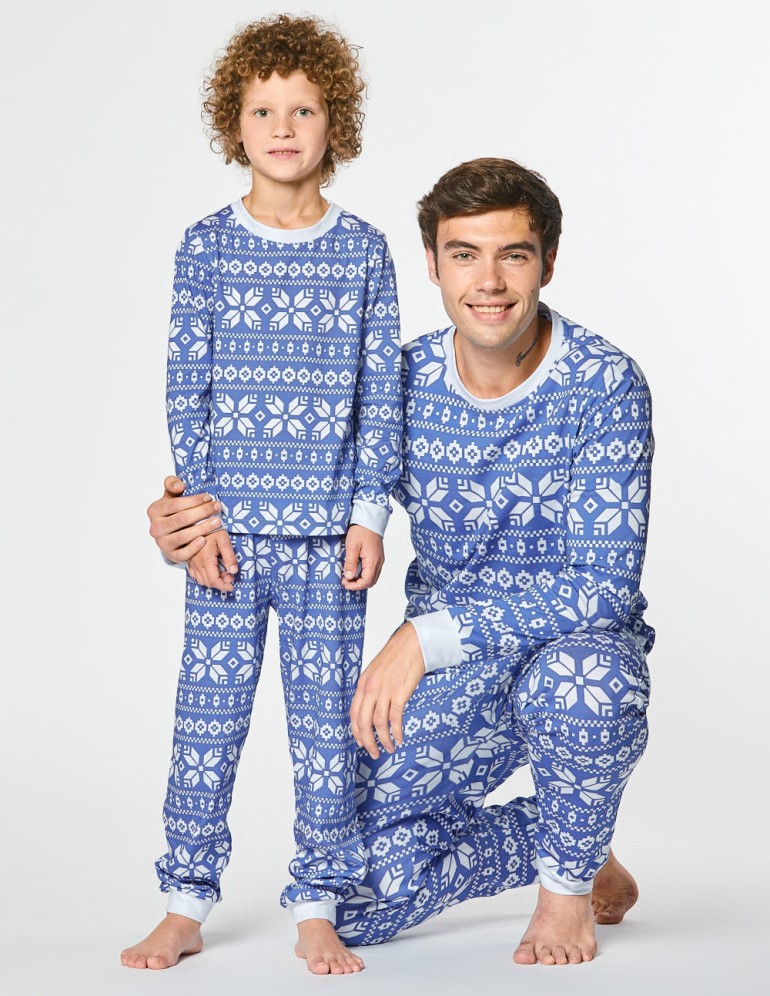 Пижамы со снежинками для папы и сына - фото2