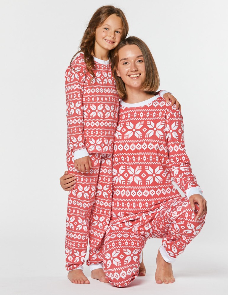 Пижамы со снежинками для мамы и дочки - фото1