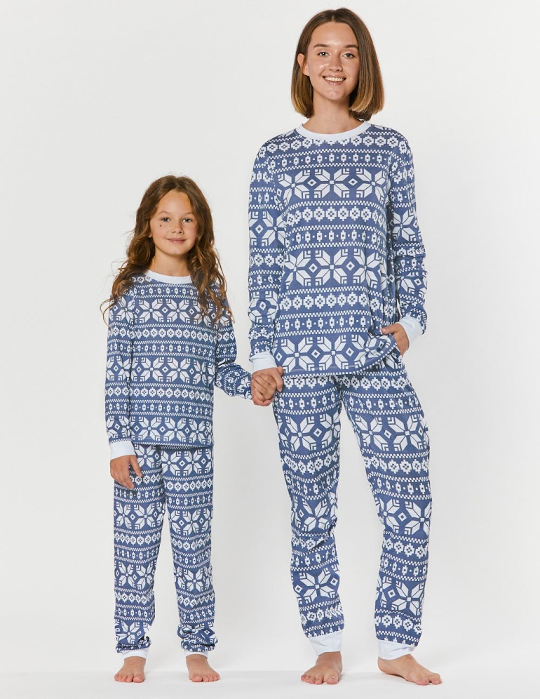 Пижамы со снежинками для мамы и дочки - фото2