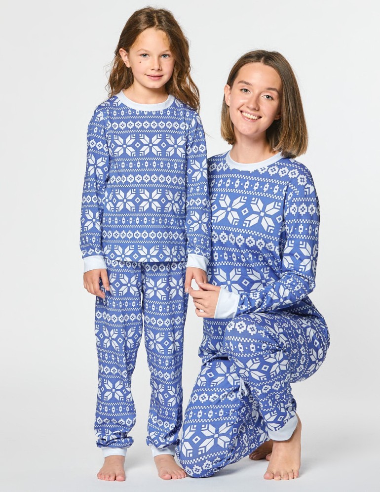 Пижамы со снежинками для мамы и дочки - фото1