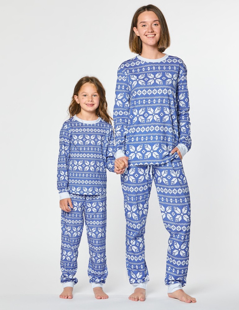 Пижамы со снежинками для мамы и дочки - фото3